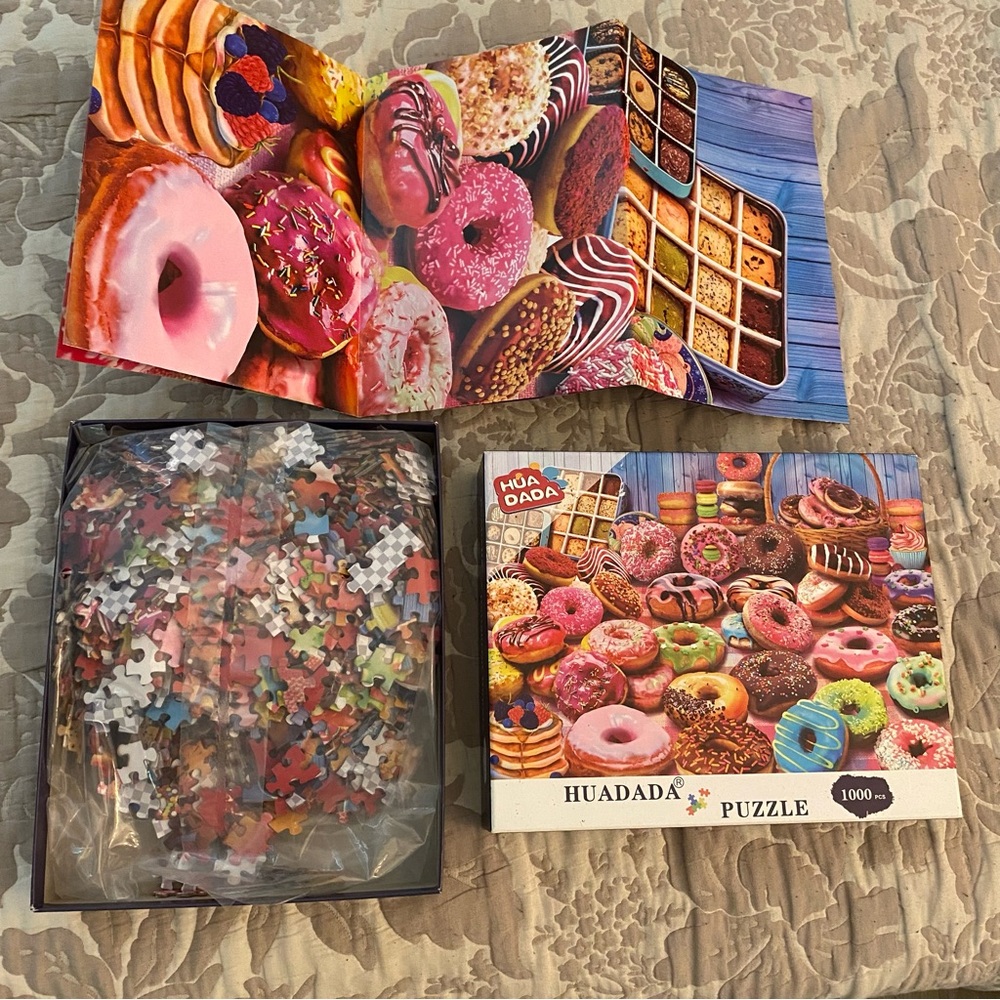 Multi-coloured donut 1000 piece puzzle 
Easy fit pieces